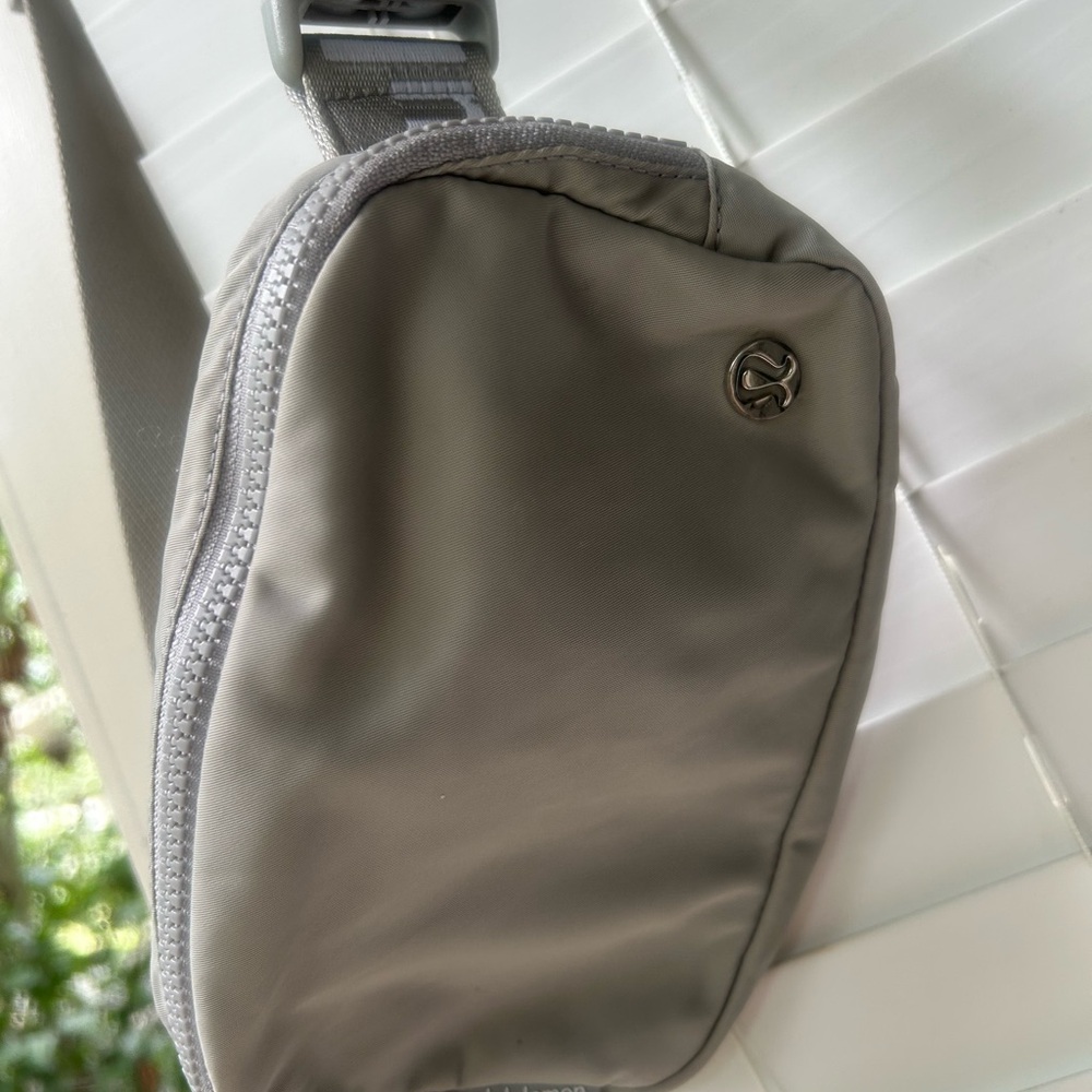 Lululemon Athletica Gray Belt Bag Minimalist Design